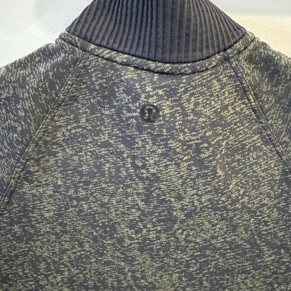 LULULEMON 3/4 zip size 4 or 6 womens top - Picture 6 of 8